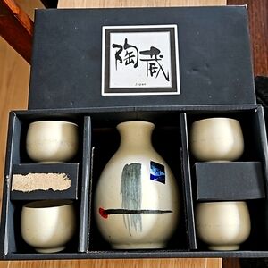 Sake set in box